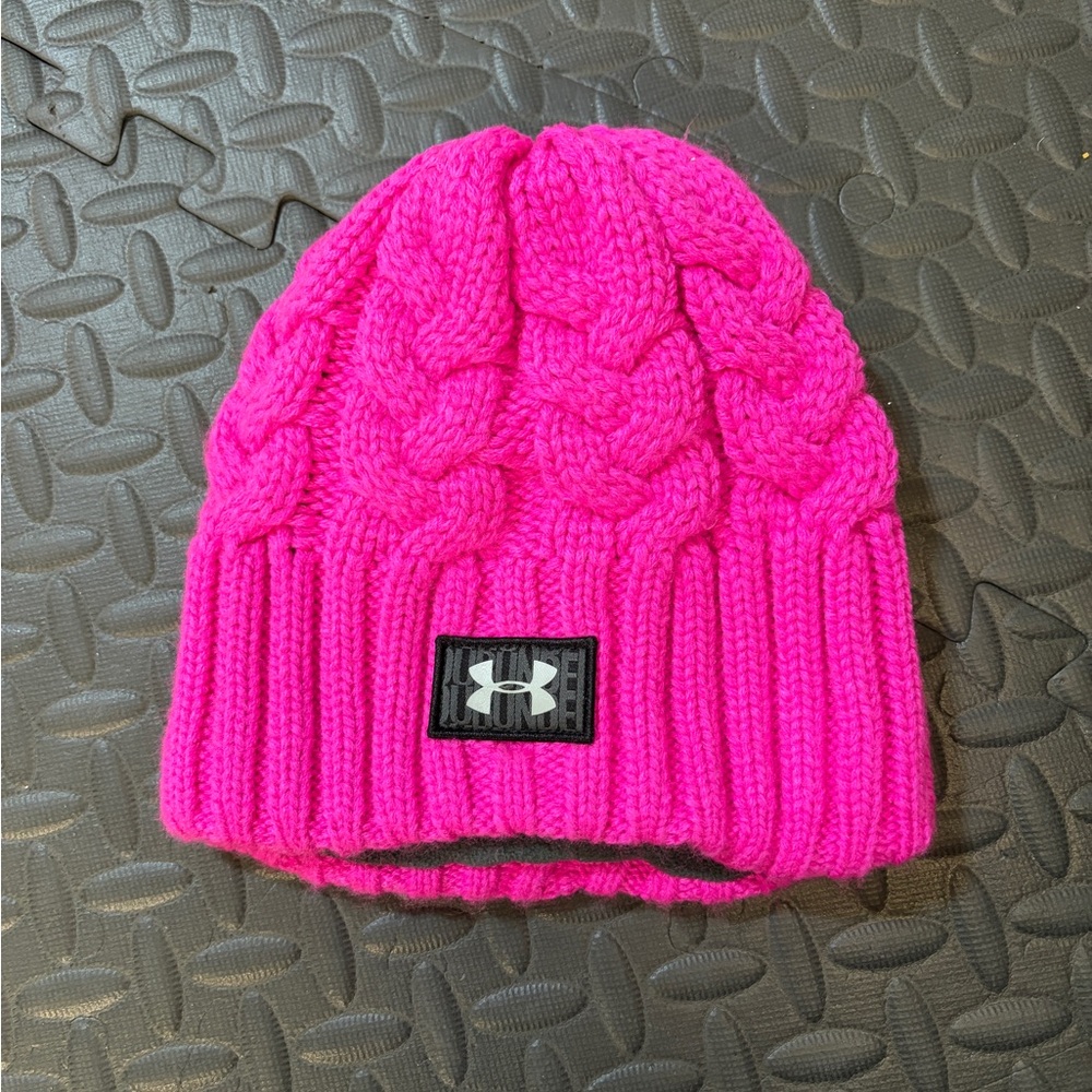 Women or teen Under Armour beanie winter hat OSFM